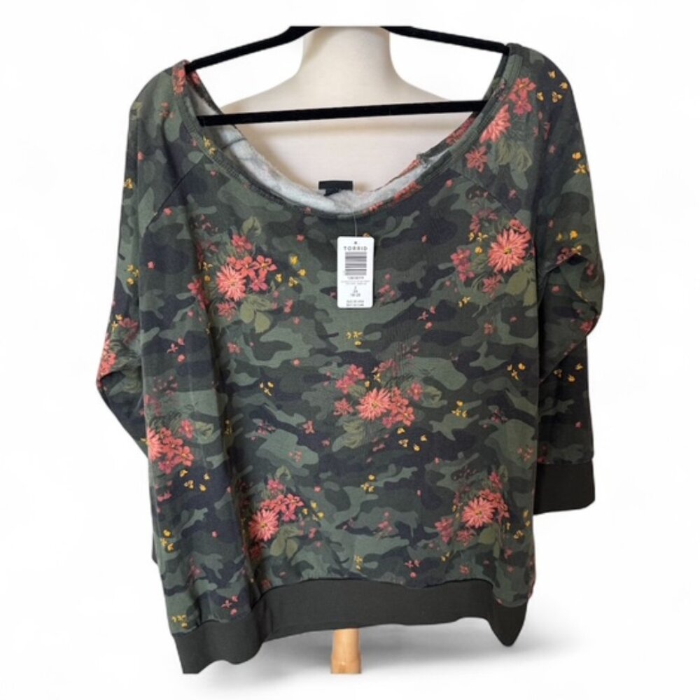 NWT Women's Plus Torrid Floral Camo Crew Sweatshirt, Off Shoulder, Size 2